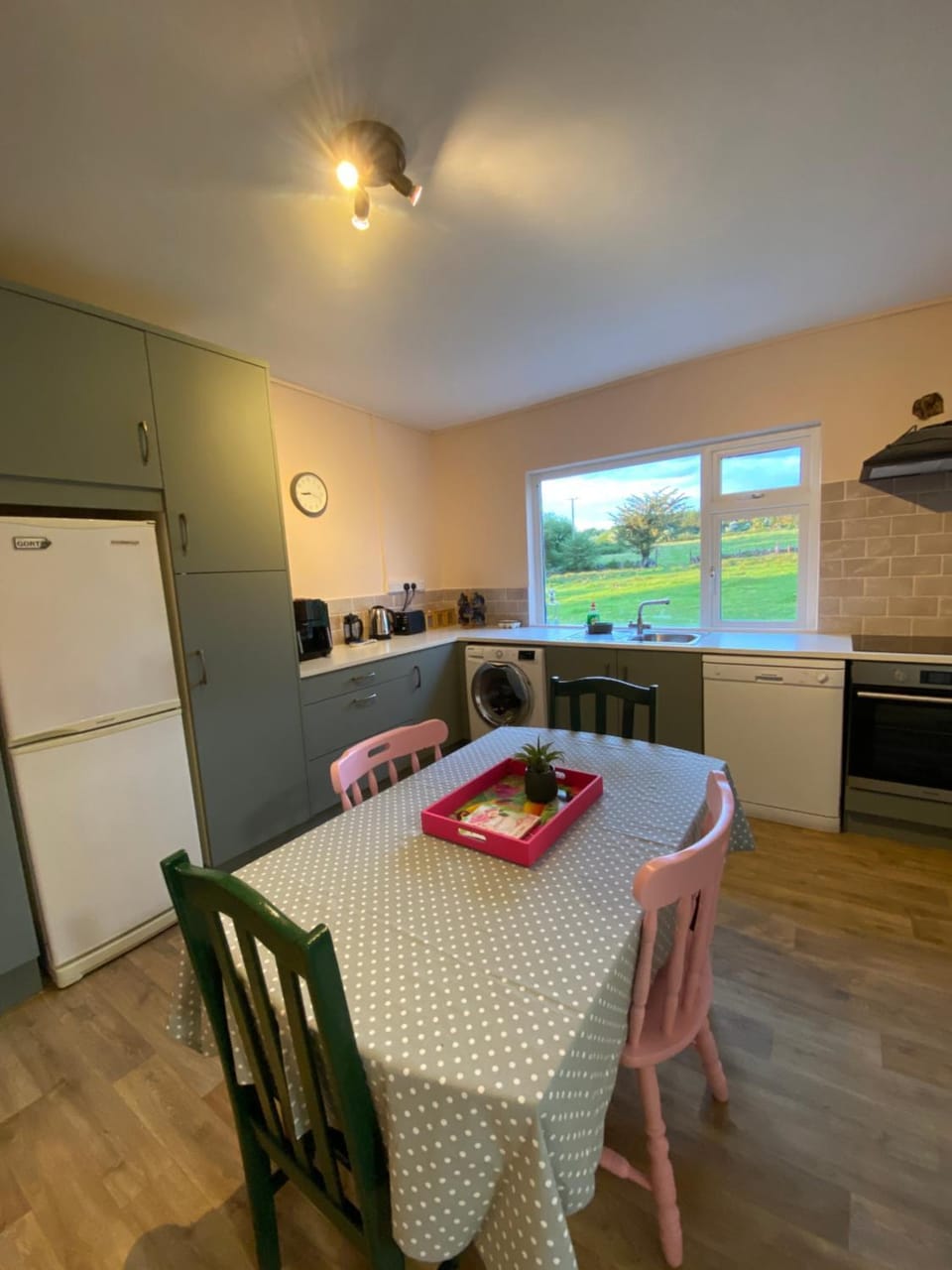 Kitchen or kitchenette, Dining area, oven, stove