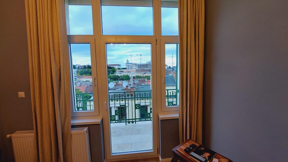 View (from property/room), City view