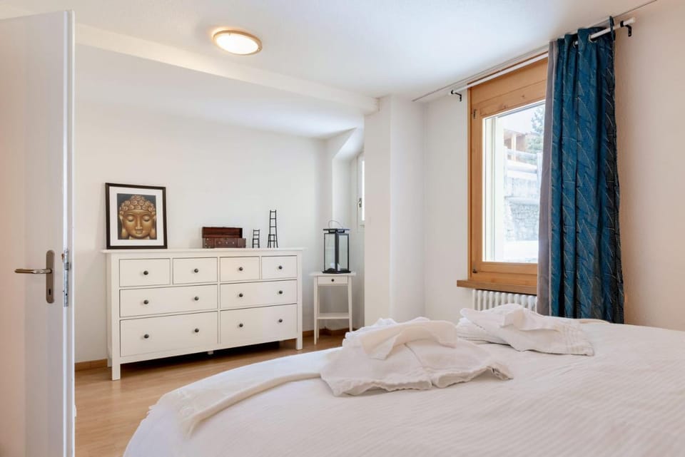 Bed, Photo of the whole room, Bedroom, towels, wardrobe