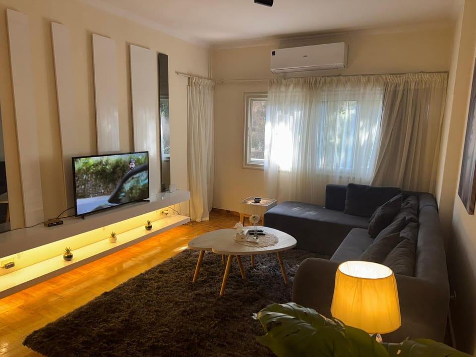 Communal lounge/ TV room, TV and multimedia, Living room, Seating area
