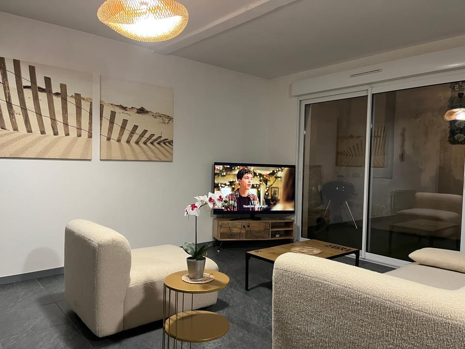 TV and multimedia, Living room, Seating area