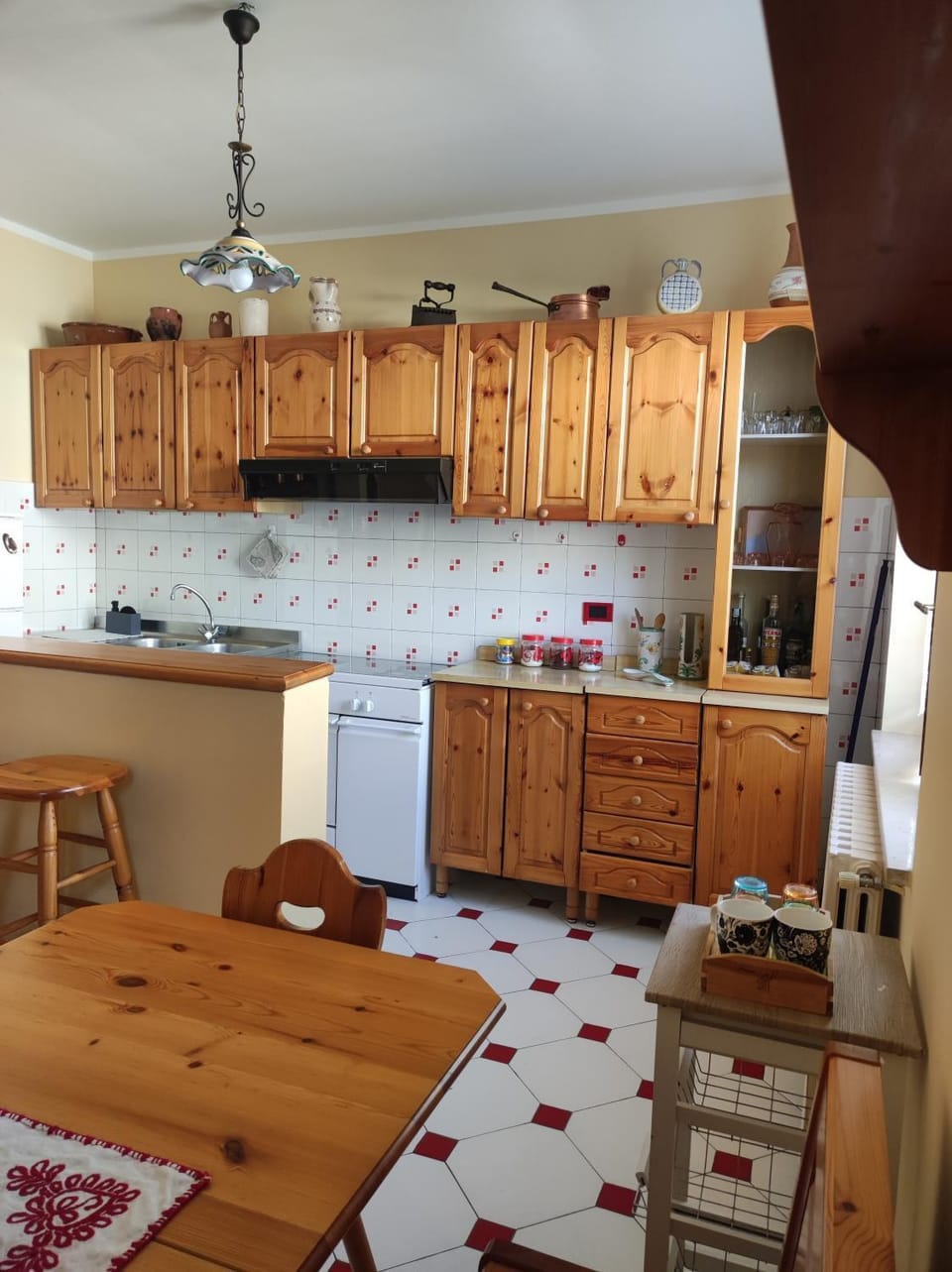 Kitchen or kitchenette, Dining area, oven, pet friendly, stove