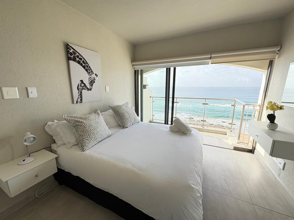 Bed, Natural landscape, Summer, View (from property/room), Balcony/Terrace, Photo of the whole room, Beach, Bedroom, Sea view, Sunrise, Sunset, Family, Family, flat iron, hair dryier, internet, internet, safe, storage, storage, towels, air conditioner, air conditioner