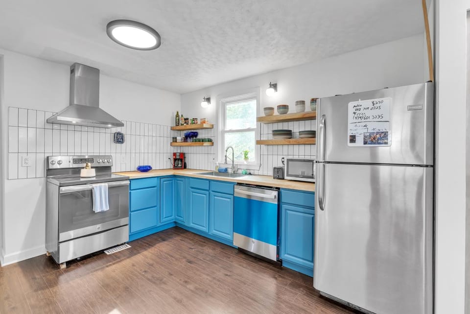 Relax and Unwind in the Heart of Fayetteville home House in Fayetteville