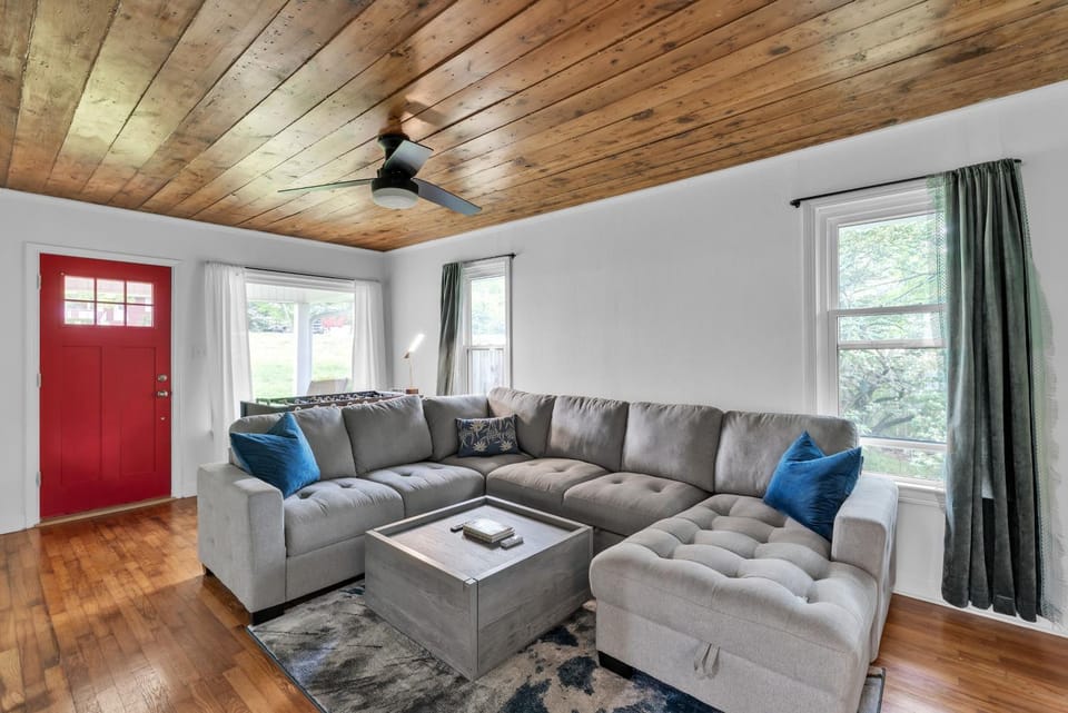 Relax and Unwind in the Heart of Fayetteville home House in Fayetteville