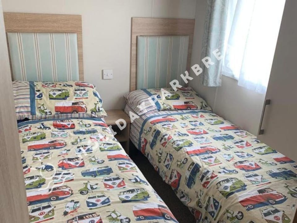 Blenheim A spacious 3-Bedroom Home - White Horse, Seal Bay House in Selsey
