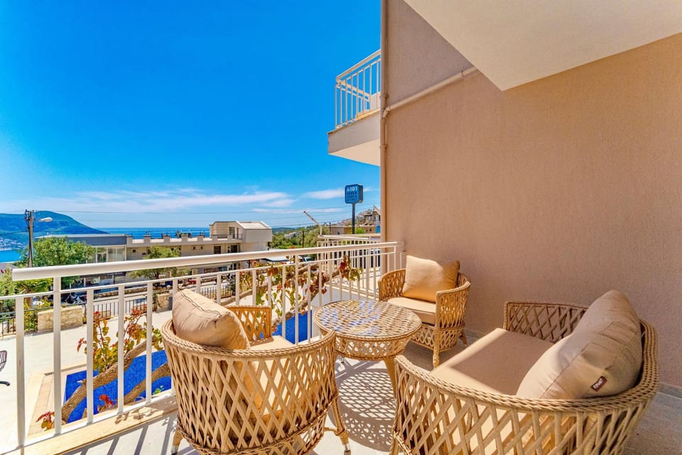 Patio, Day, Natural landscape, View (from property/room), Balcony/Terrace, Seating area, Dining area, Mountain view, Sea view