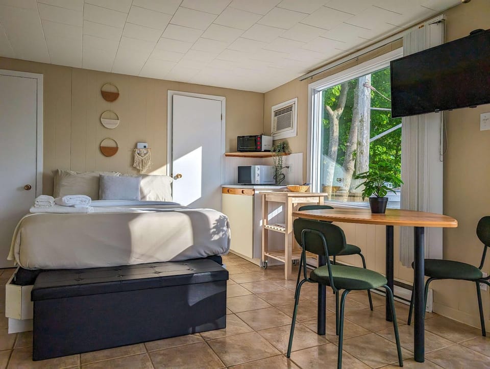 Chalet Studio #12 - Relaxing getaway with Wifi & AC Chalet in Quebec