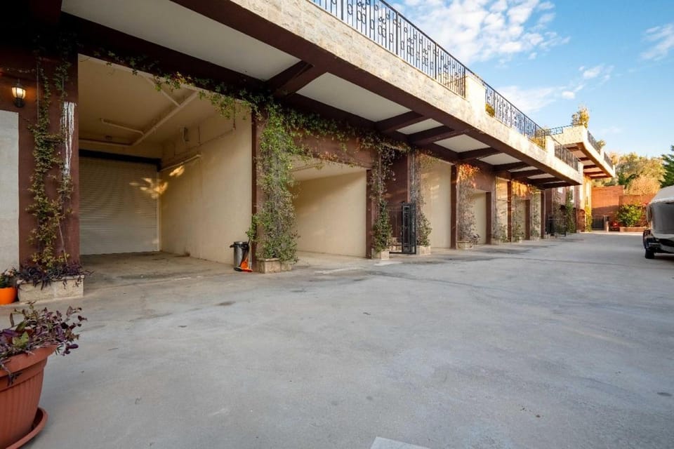 Property building, Day, Parking