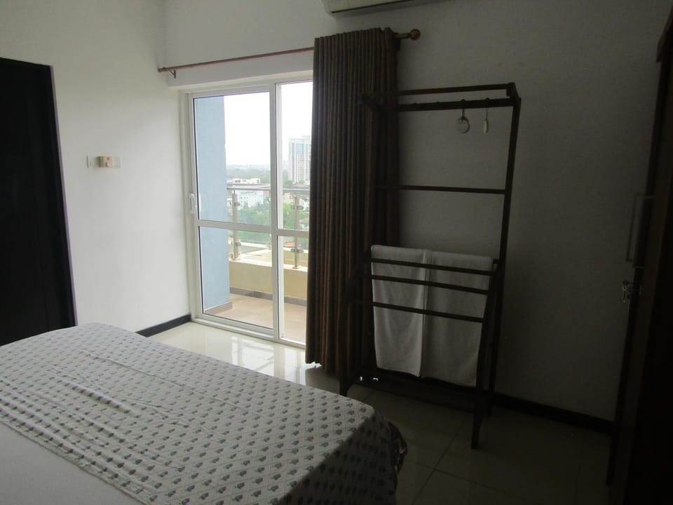 Bedroom, towels