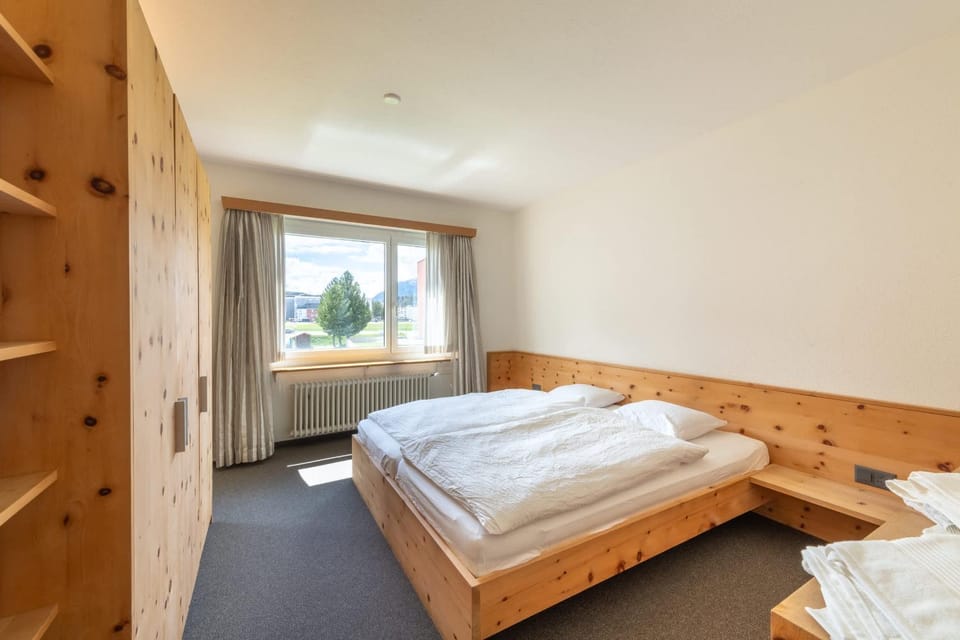 Cosy 3 bedroom Balcony Free parking Fast Wifi Apartment in Saint Moritz