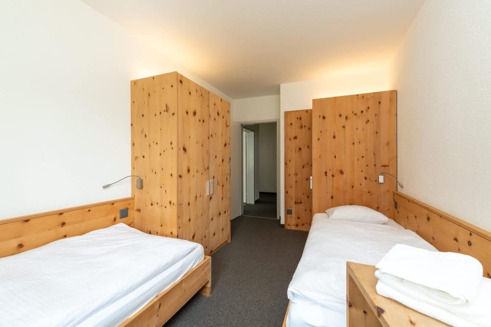Cosy 3 bedroom Balcony Free parking Fast Wifi Apartment in Saint Moritz