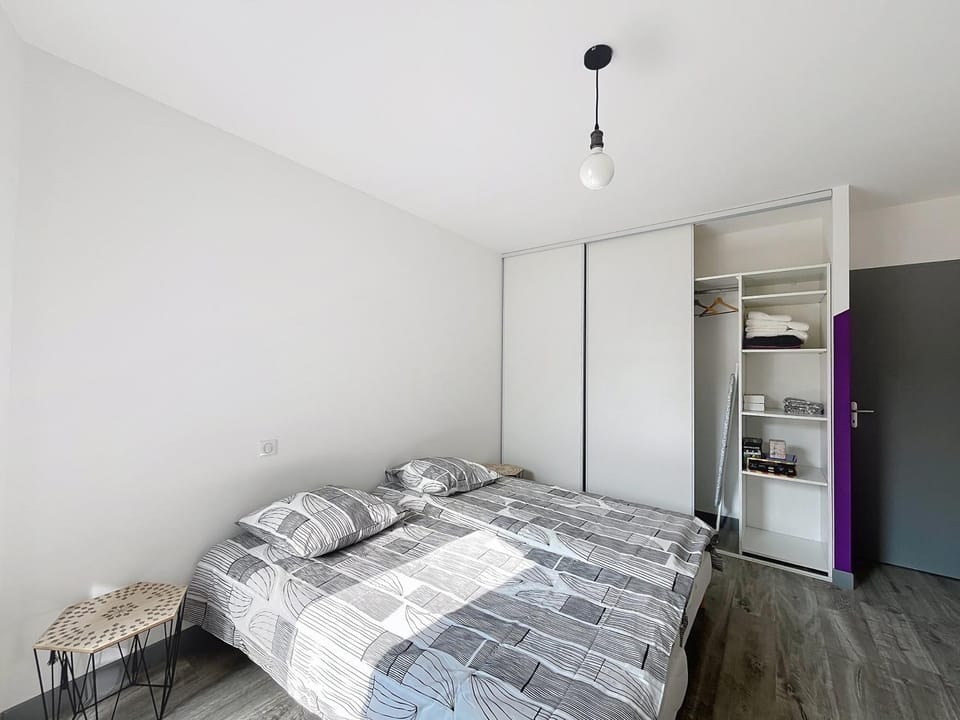 Bed, Night, Photo of the whole room, Bedroom, storage, wardrobe