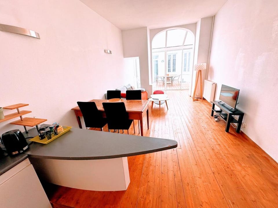 Living room, Seating area, Dining area