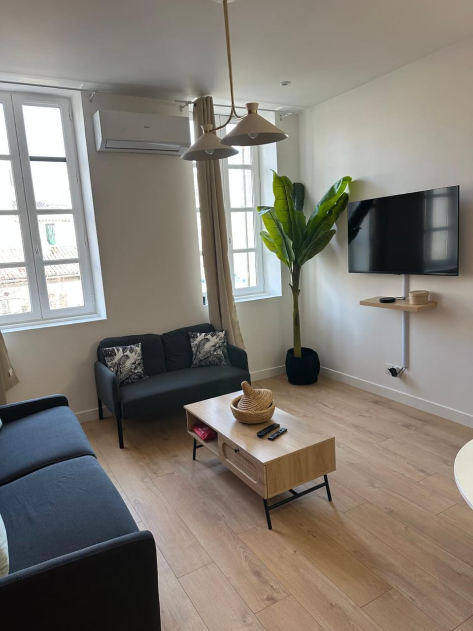Vieux-port Gare St Charles Le Ramsès Apartment in Marseille