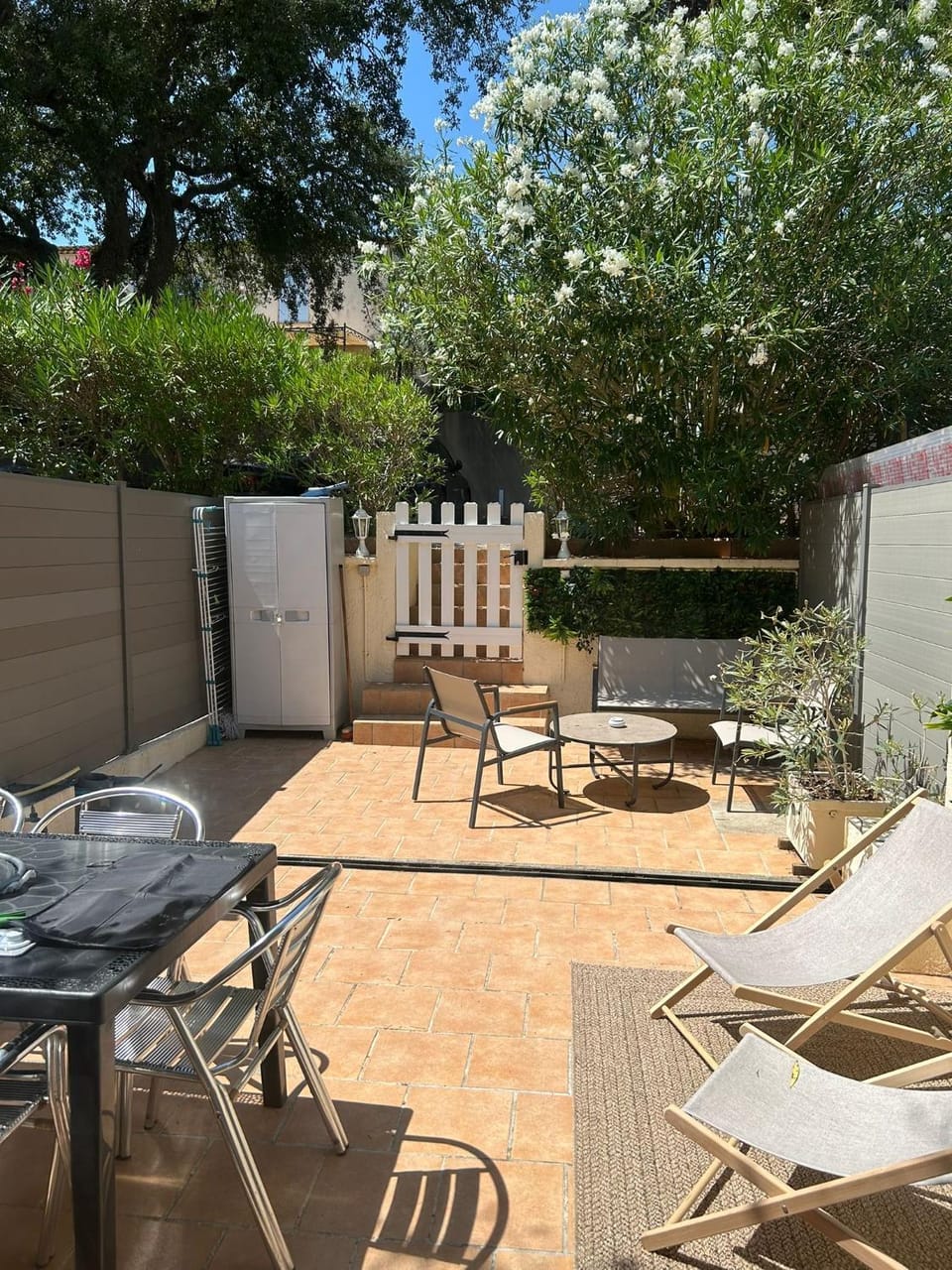 Garden, Dining area, Garden view