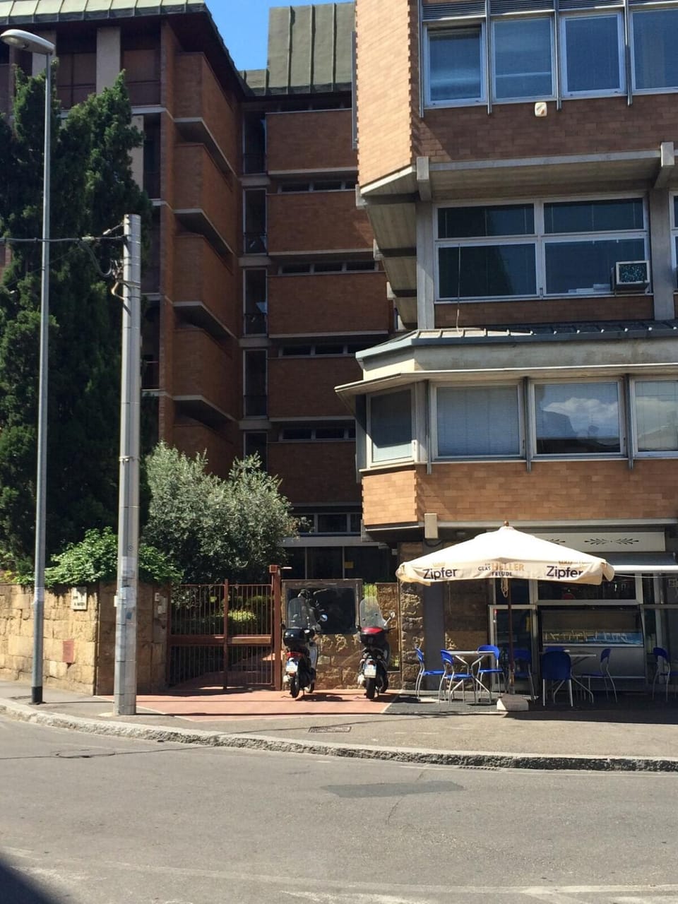 Facade/entrance