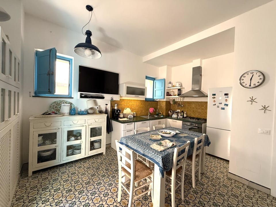 Casa Caraedo sulla spiaggia Isola Salina House in Sicily