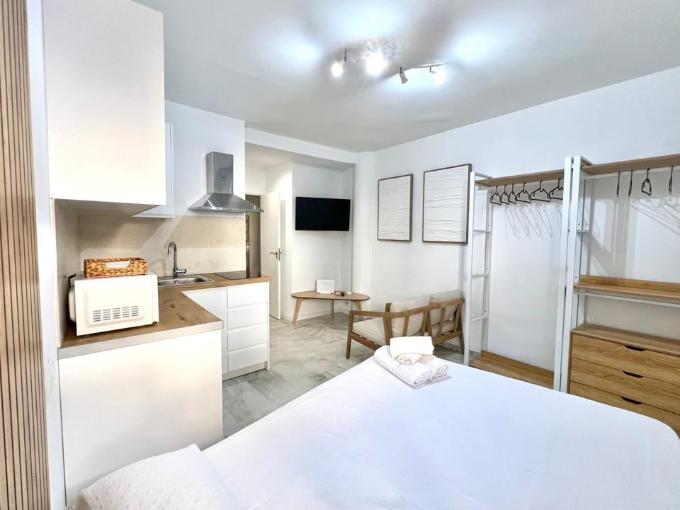 Kitchen or kitchenette, Photo of the whole room, wardrobe