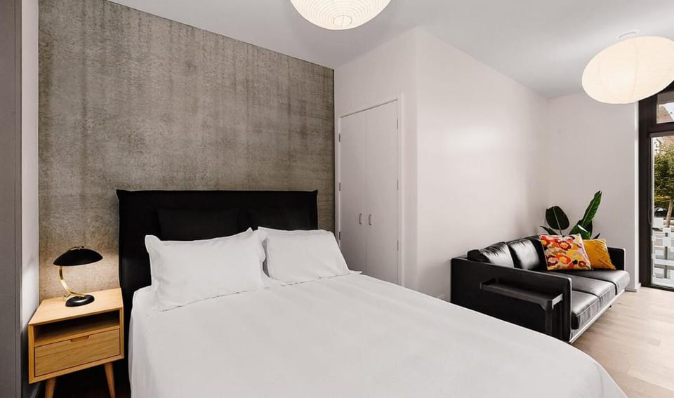City Central Retreat - Sleek Studio Living Apartment in Wellington