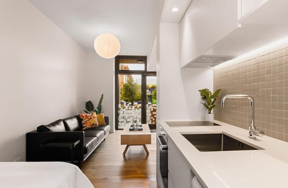 City Central Retreat - Sleek Studio Living Apartment in Wellington