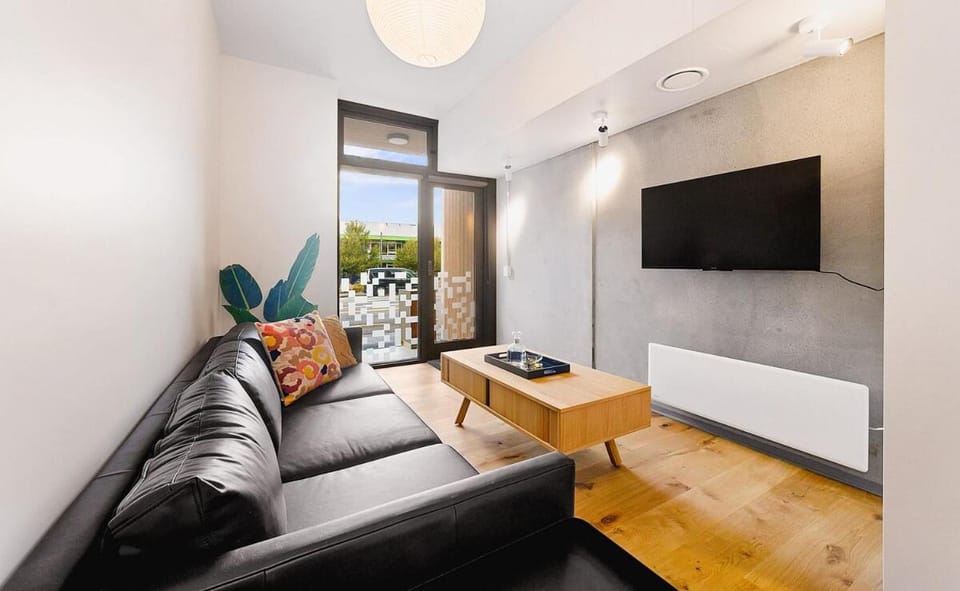City Central Retreat - Sleek Studio Living Apartment in Wellington