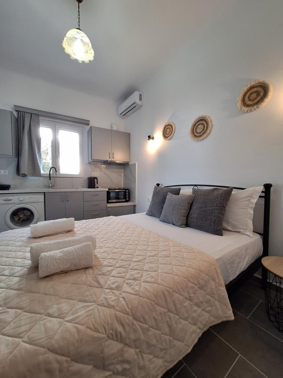 Bed, Photo of the whole room