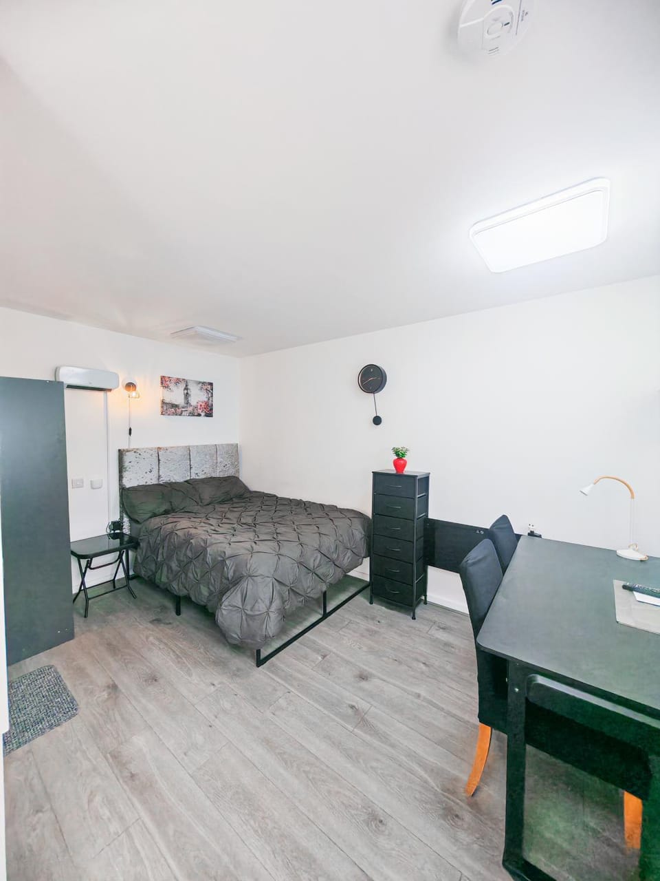 Ensuite Double Room with Kitchen Vacation rental in Hayes