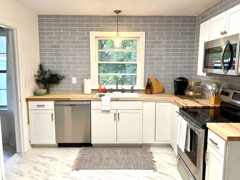 Stunning Coastal Charmer Near Downtown and Beach House in Savannah