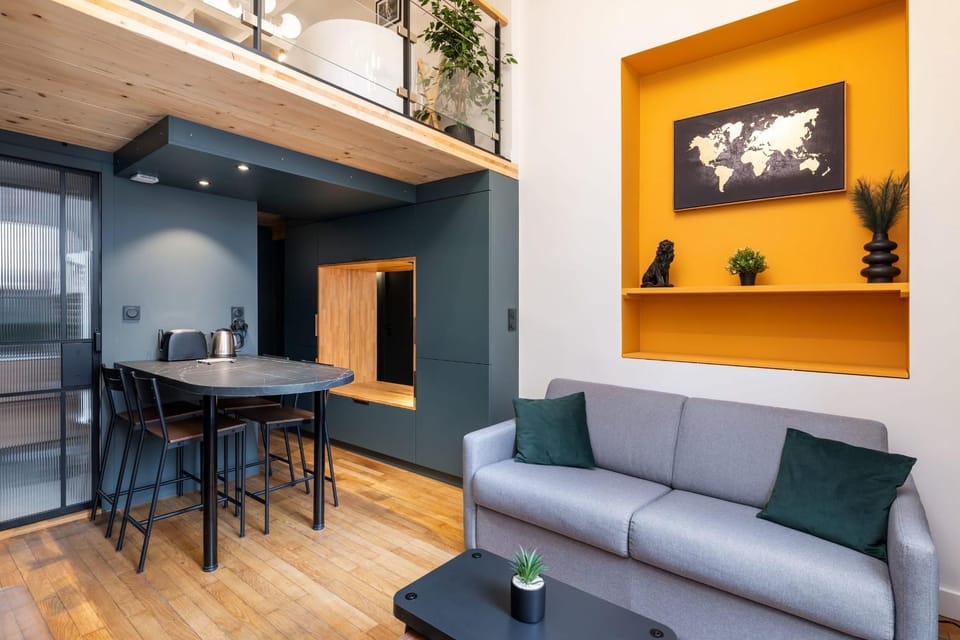 Urban Escape Loft with Balcony & Jacuzzi Near the Opera Apartment in Lyon