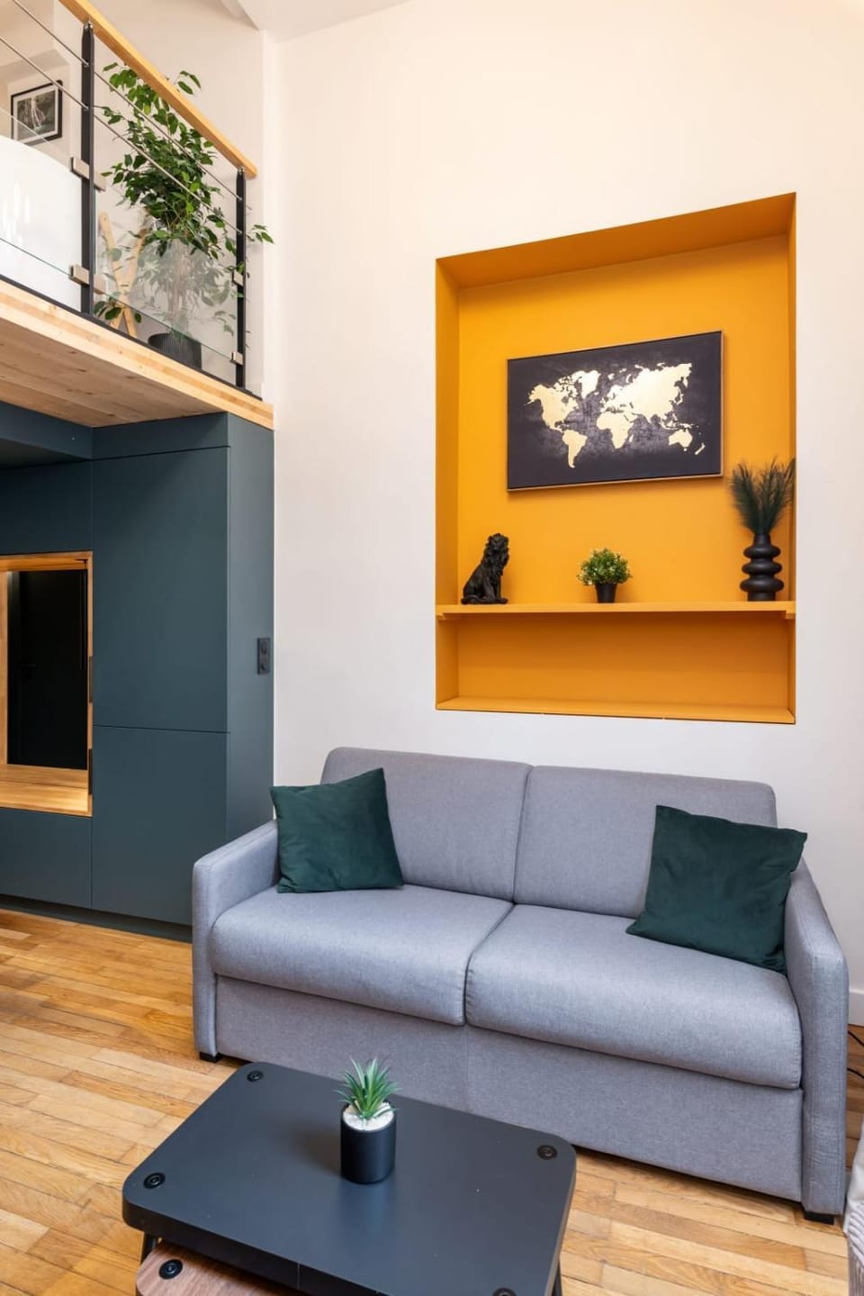 Urban Escape Loft with Balcony & Jacuzzi Near the Opera Apartment in Lyon