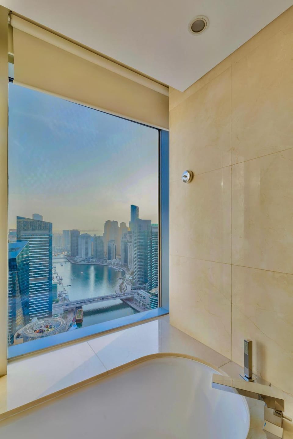 Shower, Property building, Bathroom, View (from property/room), City view, City view, Bath