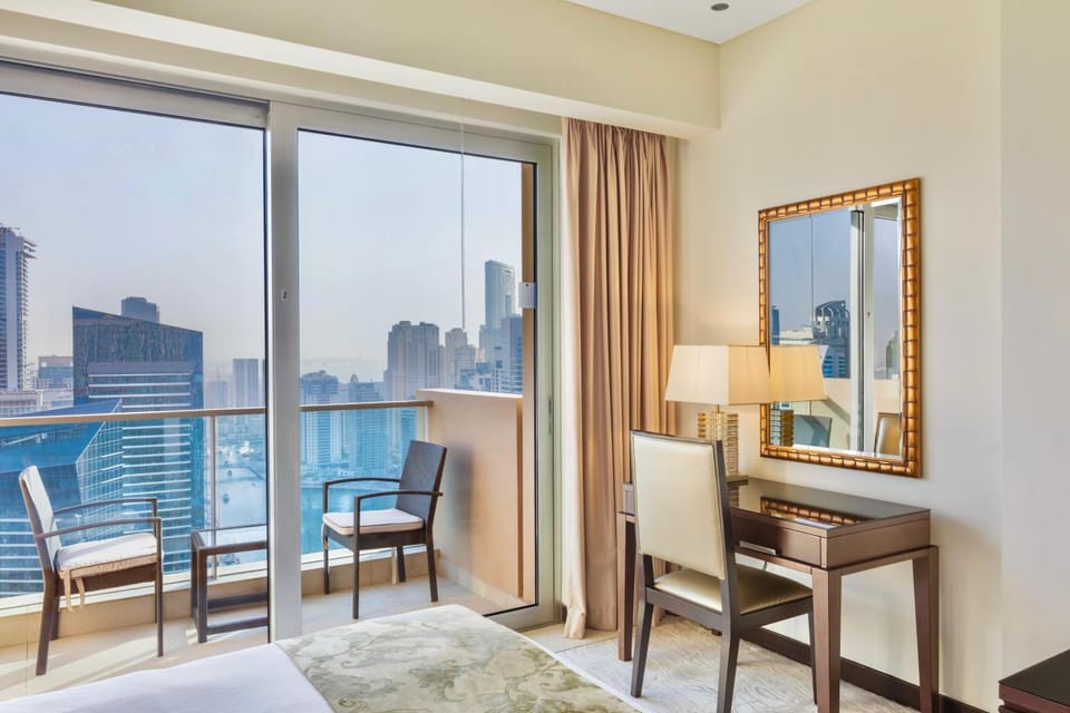 Property building, View (from property/room), Balcony/Terrace, Balcony/Terrace, Business facilities, City view, Entertainment, Time of day, internet, internet