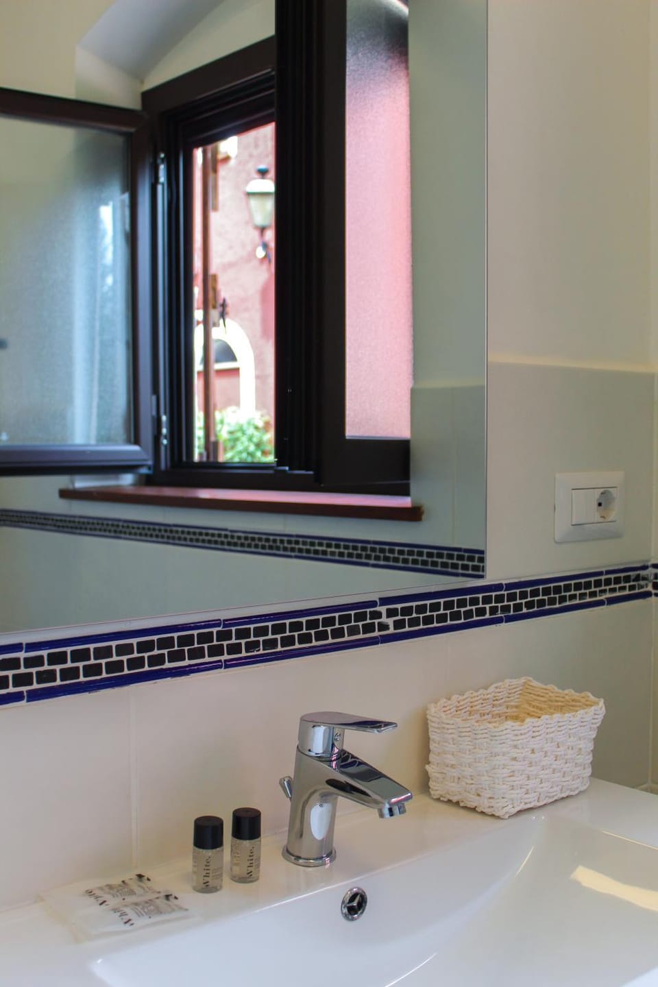 La Torre Rossa Guest House Bed and Breakfast in Rome