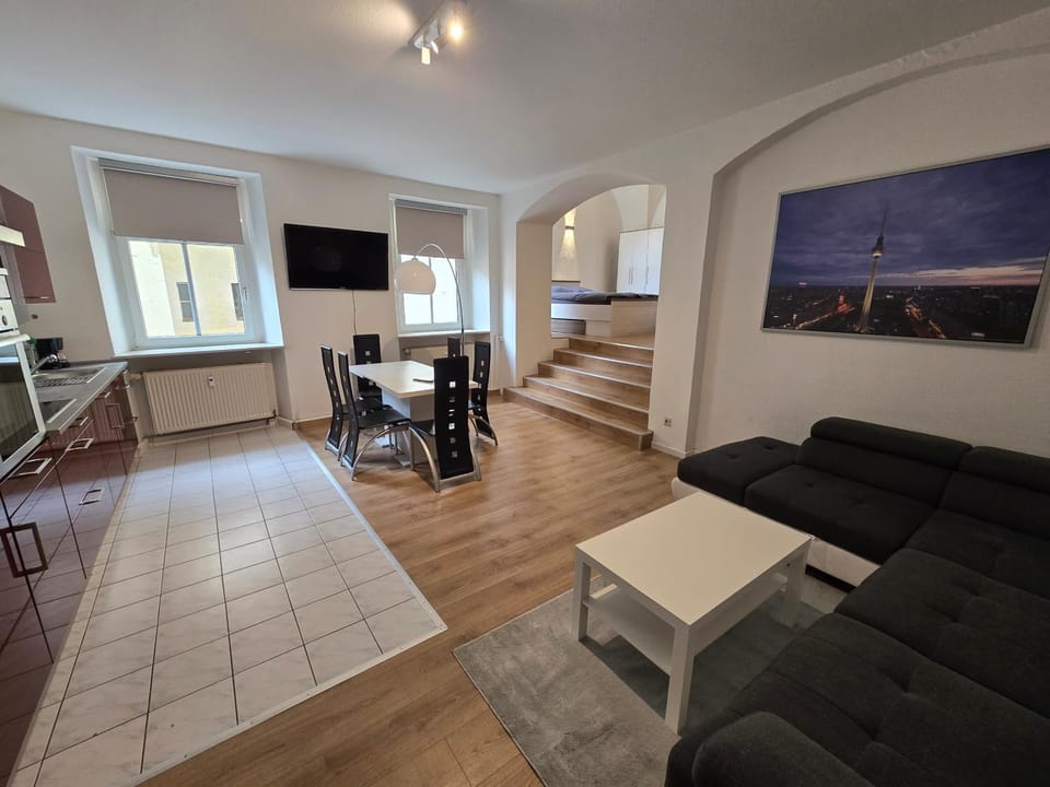 Communal lounge/ TV room, TV and multimedia, Kitchen or kitchenette, Living room, Seating area, Dining area, Evening entertainment