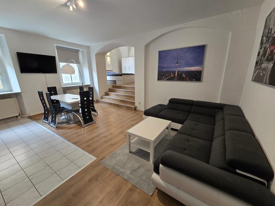 Communal lounge/ TV room, TV and multimedia, Living room, Seating area, Dining area, Evening entertainment