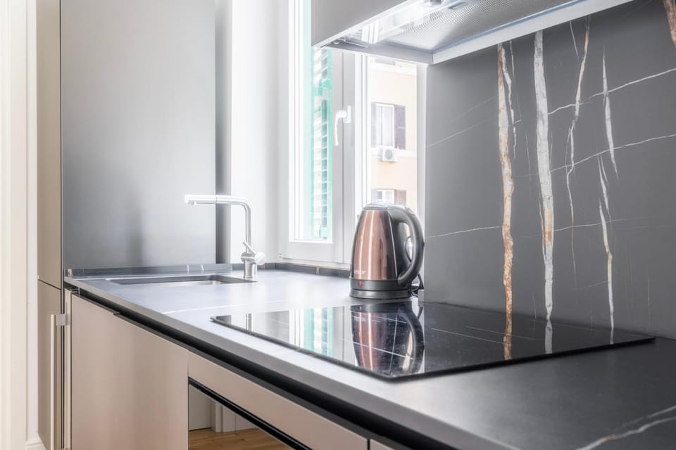 Coffee/tea facilities, Kitchen or kitchenette, dishwasher, oven, stove
