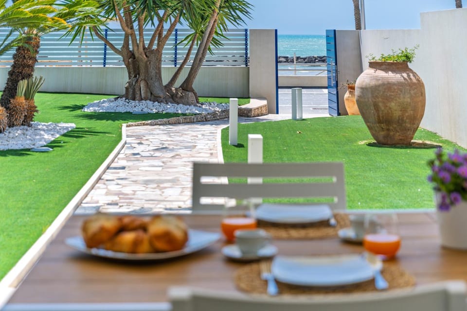 Garden view, Sea view
