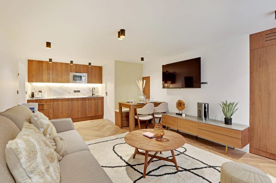 Kitchen or kitchenette, Seating area, Dining area