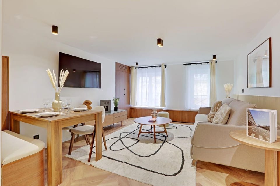 Living room, Seating area, Dining area