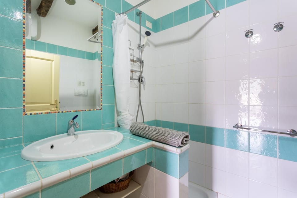 Bathroom, Living room