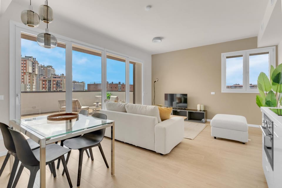 TV and multimedia, Living room, Seating area, Dining area