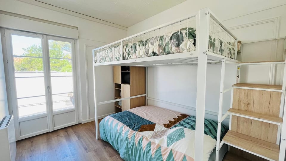 Bed, Photo of the whole room, Bedroom, bunk bed