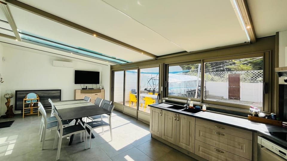 TV and multimedia, Kitchen or kitchenette, Dining area
