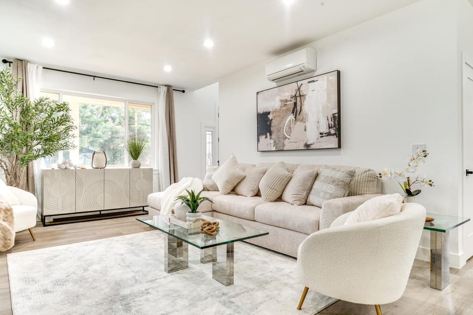 4 Mi to Dtwn Modern Tacoma Home with Spacious Yard House in Tacoma