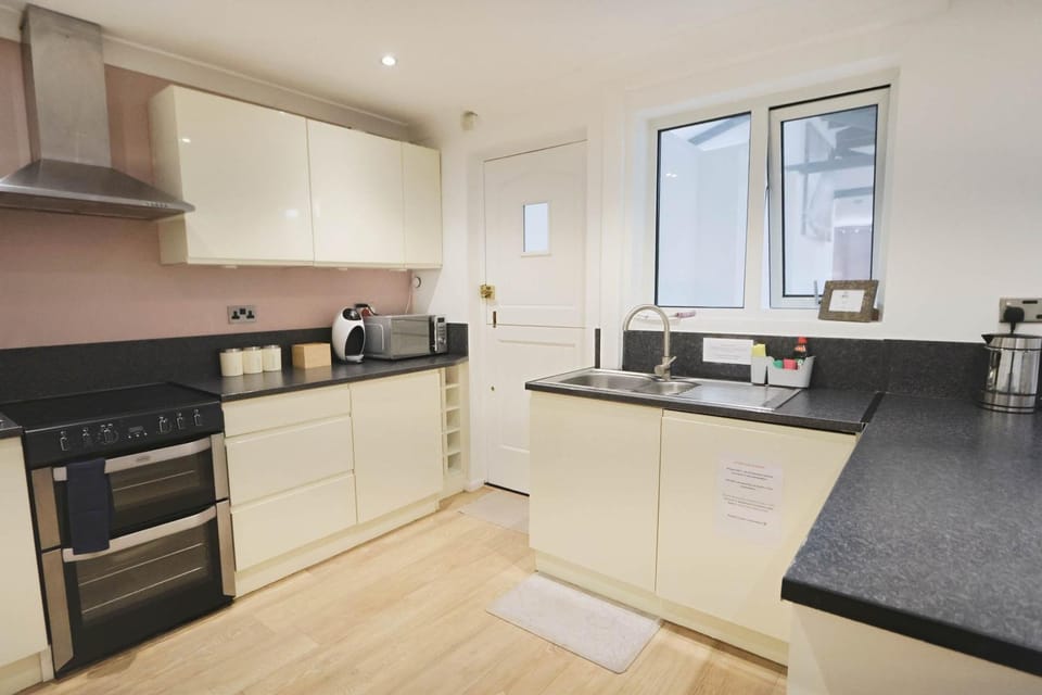 Four bedroom House on Passage road House in Bristol
