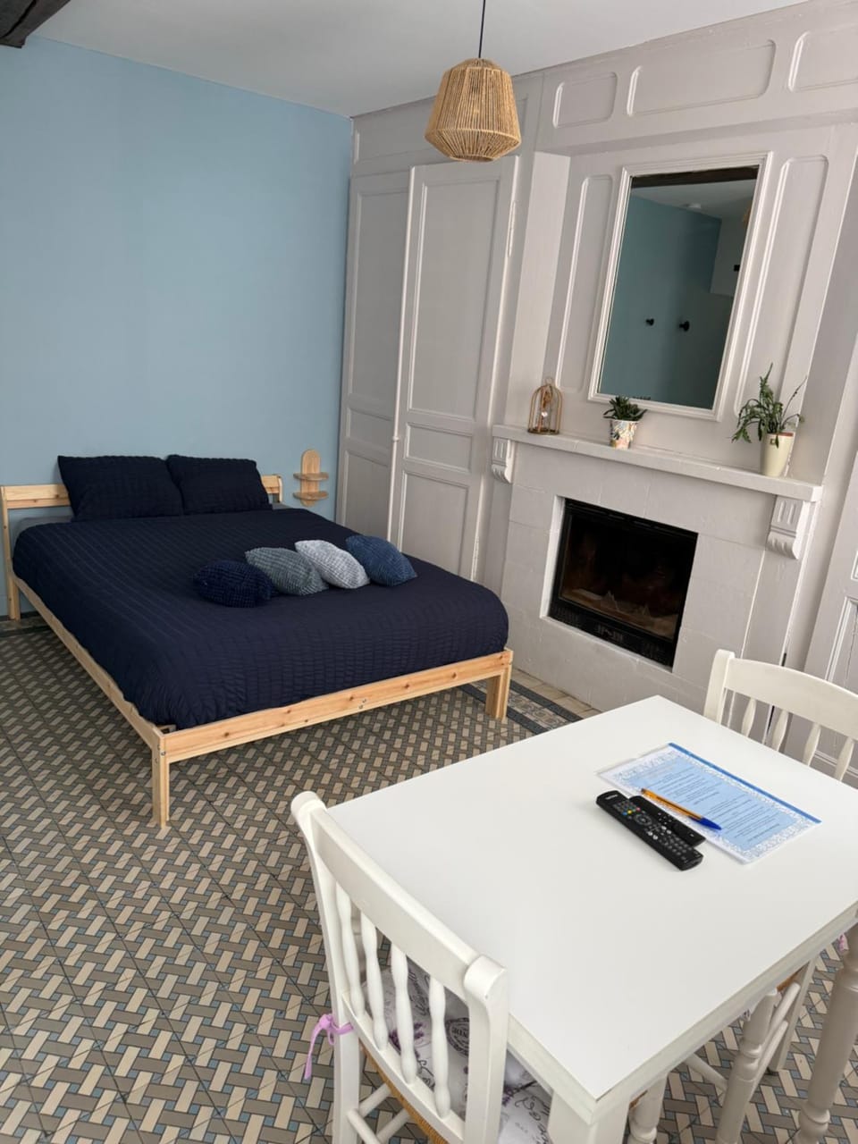 Bed, Living room