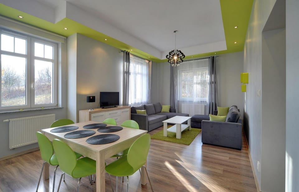 Apartament Glamour , przestronny, komfortowy, blisko szlaków Apartment in Lower Silesian Voivodeship
