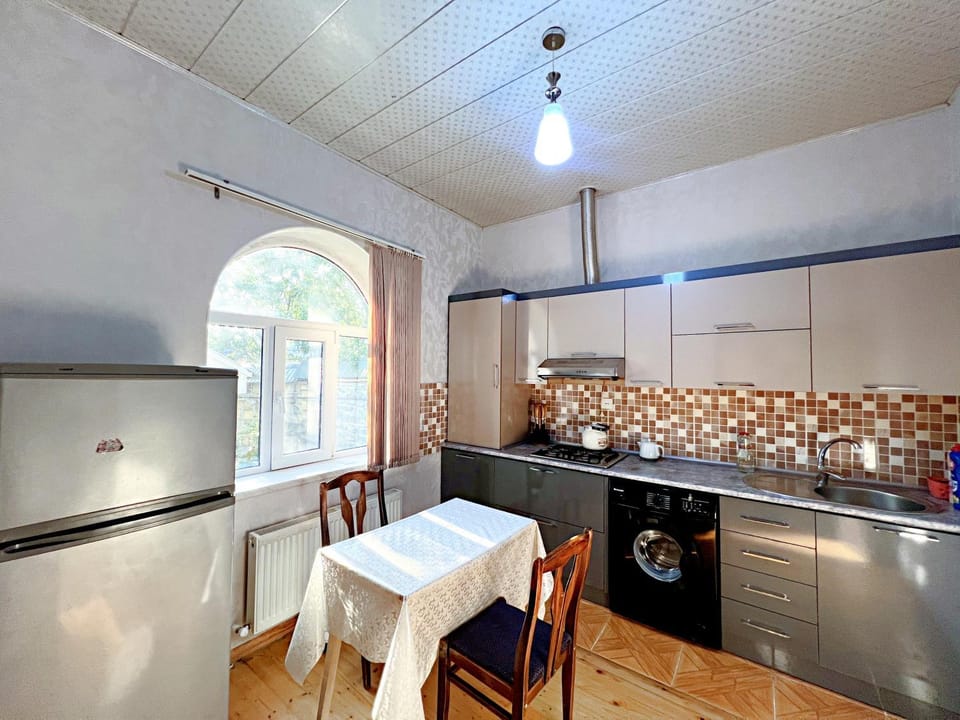 Kitchen or kitchenette, Dining area, dishwasher, minibar, oven, pet friendly, stove