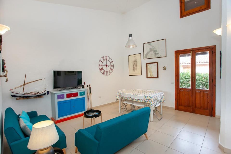 Communal lounge/ TV room, TV and multimedia, Living room, Seating area